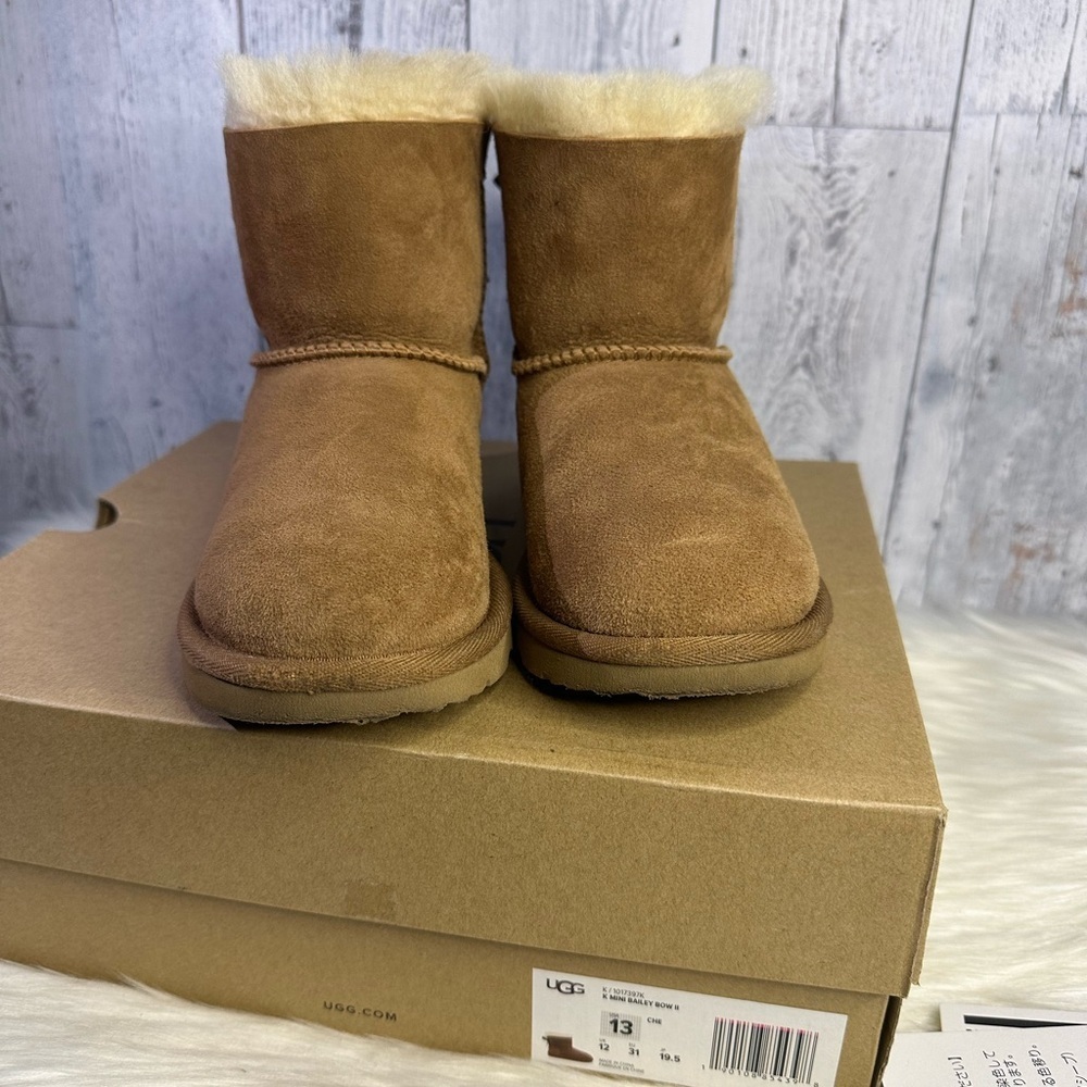 UGG kids mini bailey bow winter boots - Picture 3 of 14